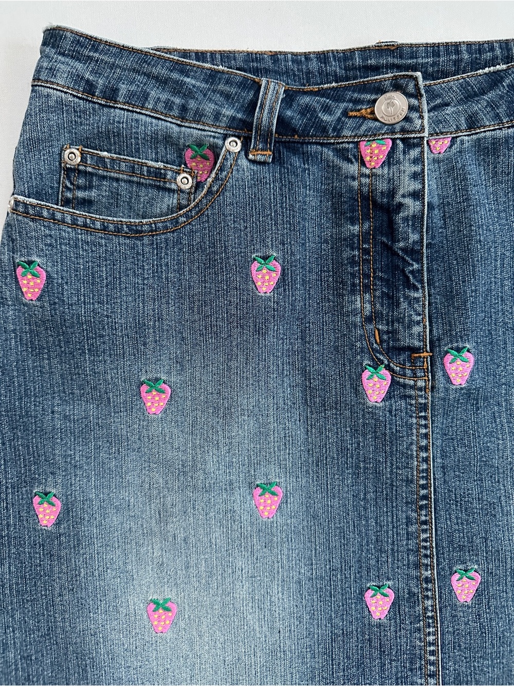 VINTAGE LILY PULITZER WHITE LABEL DENIM MINISKIRT STRAWBERRY EMBROIDERY RARE Sz6 - Picture 4 of 6